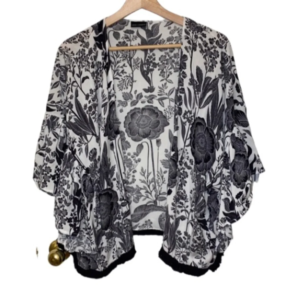 Coco + Carmen Women's White Black Floral Open Cardigan OS - Picture 1 of 8